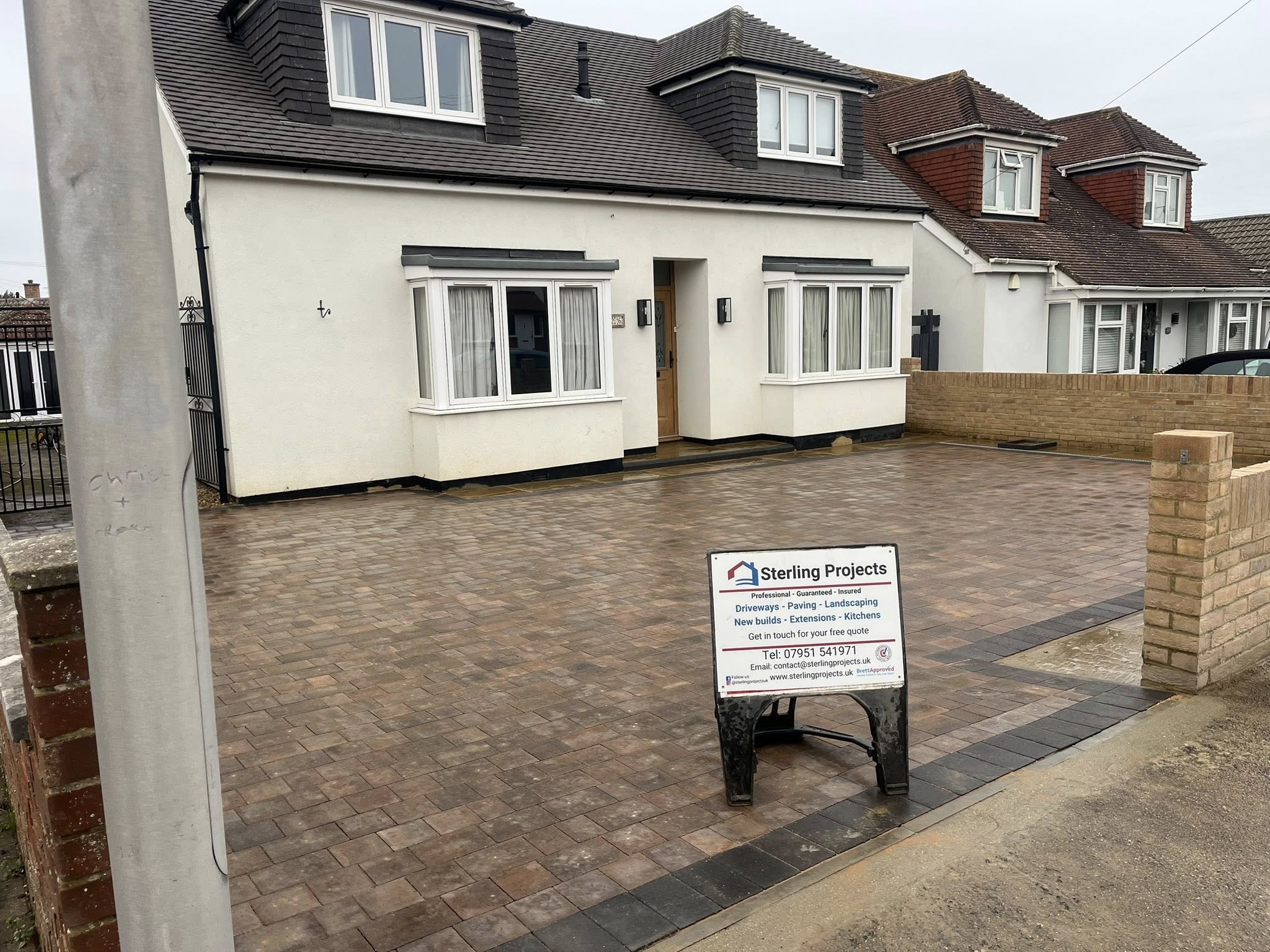 Burnt Oak Block Paving Driveway Kent - Charcoal Border with Indian Sandstone Edging