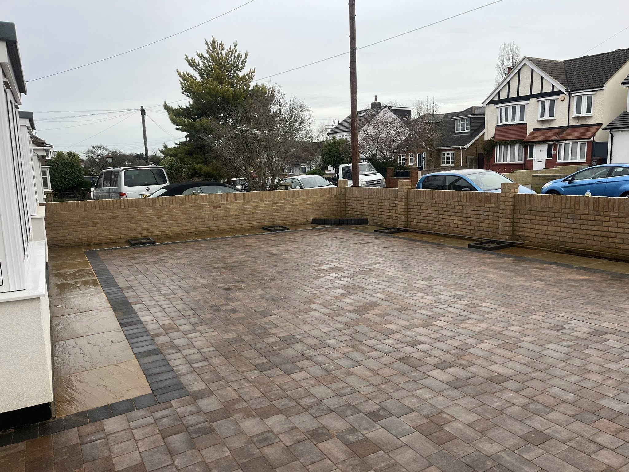 Burnt Oak block paving driveway with charcoal border and sandstone edging Kent