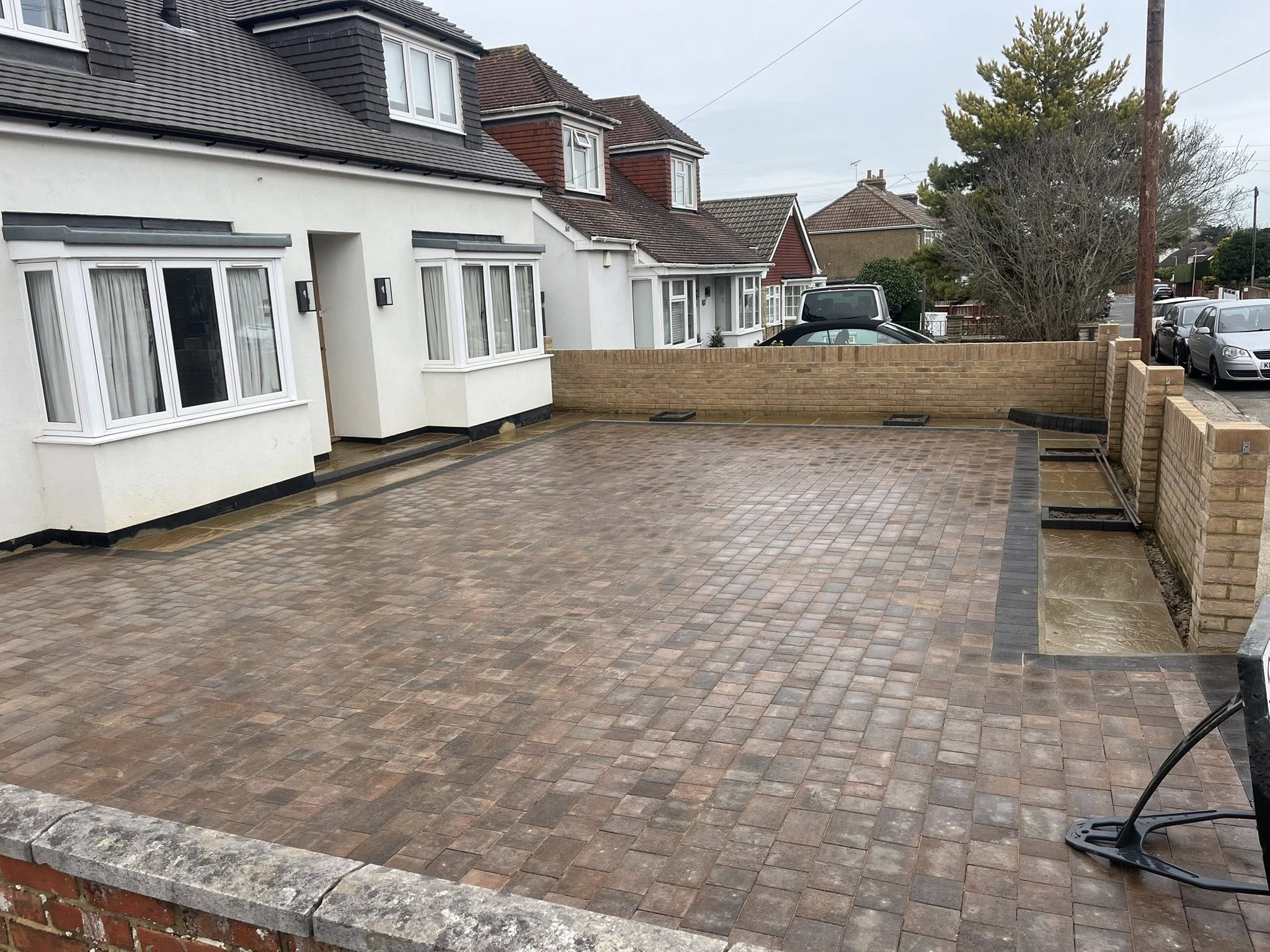 Detailed view of Burnt Oak block paving with charcoal and sandstone borders Kent