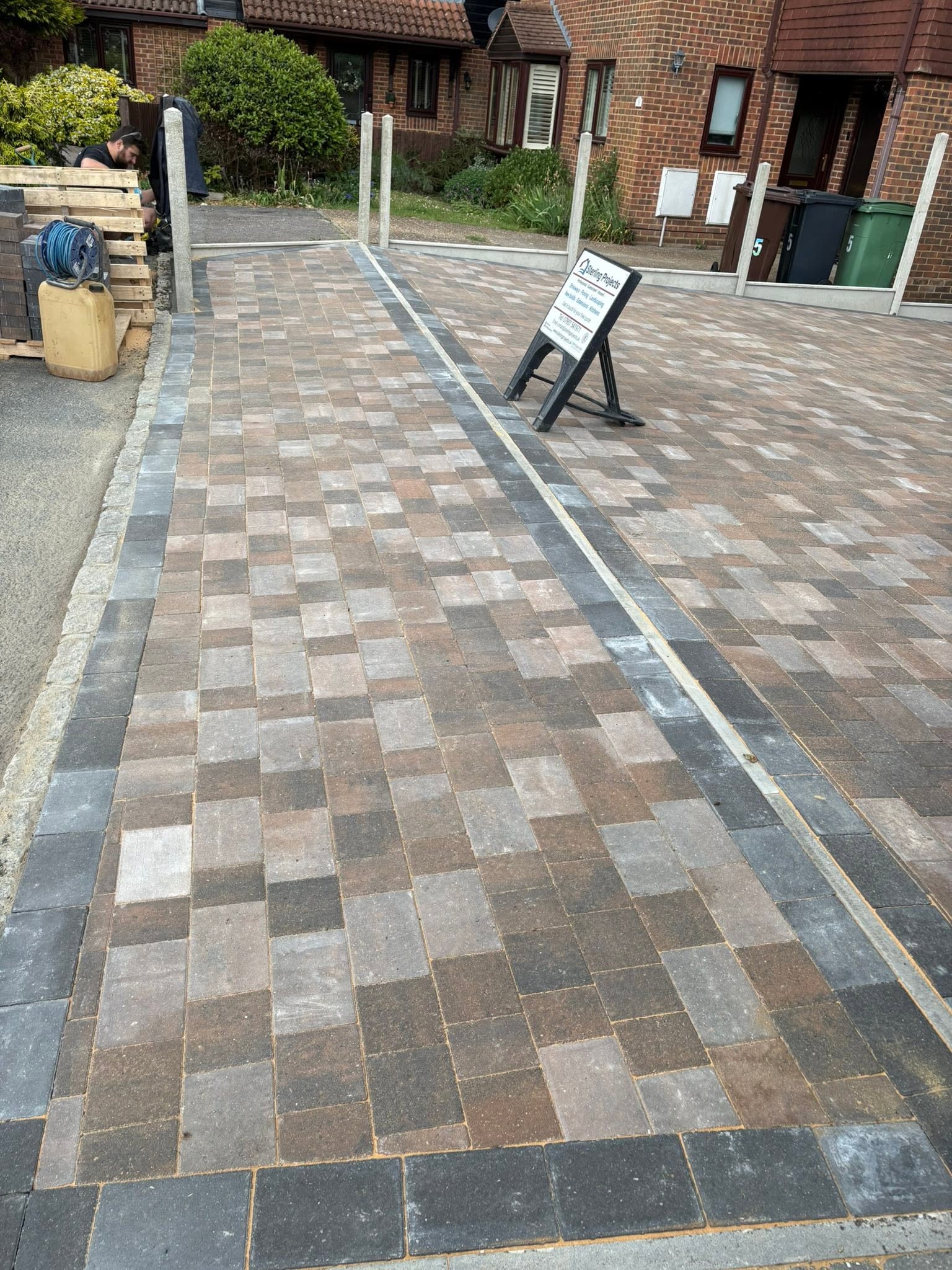 New concrete post perimeter fence being installed alongside Brett Trio Burnt Oak block paving during a Sevenoaks driveway project