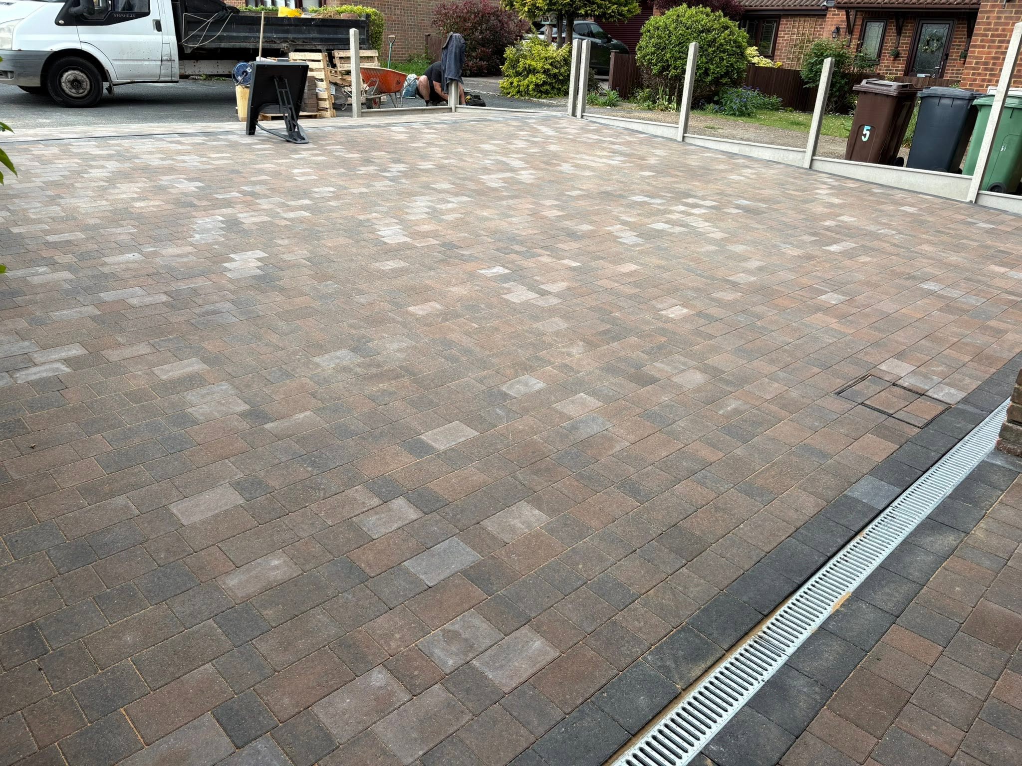Wide angle view of the finished 100m² Brett Trio Burnt Oak block paving driveway with ACO drainage in Sevenoaks